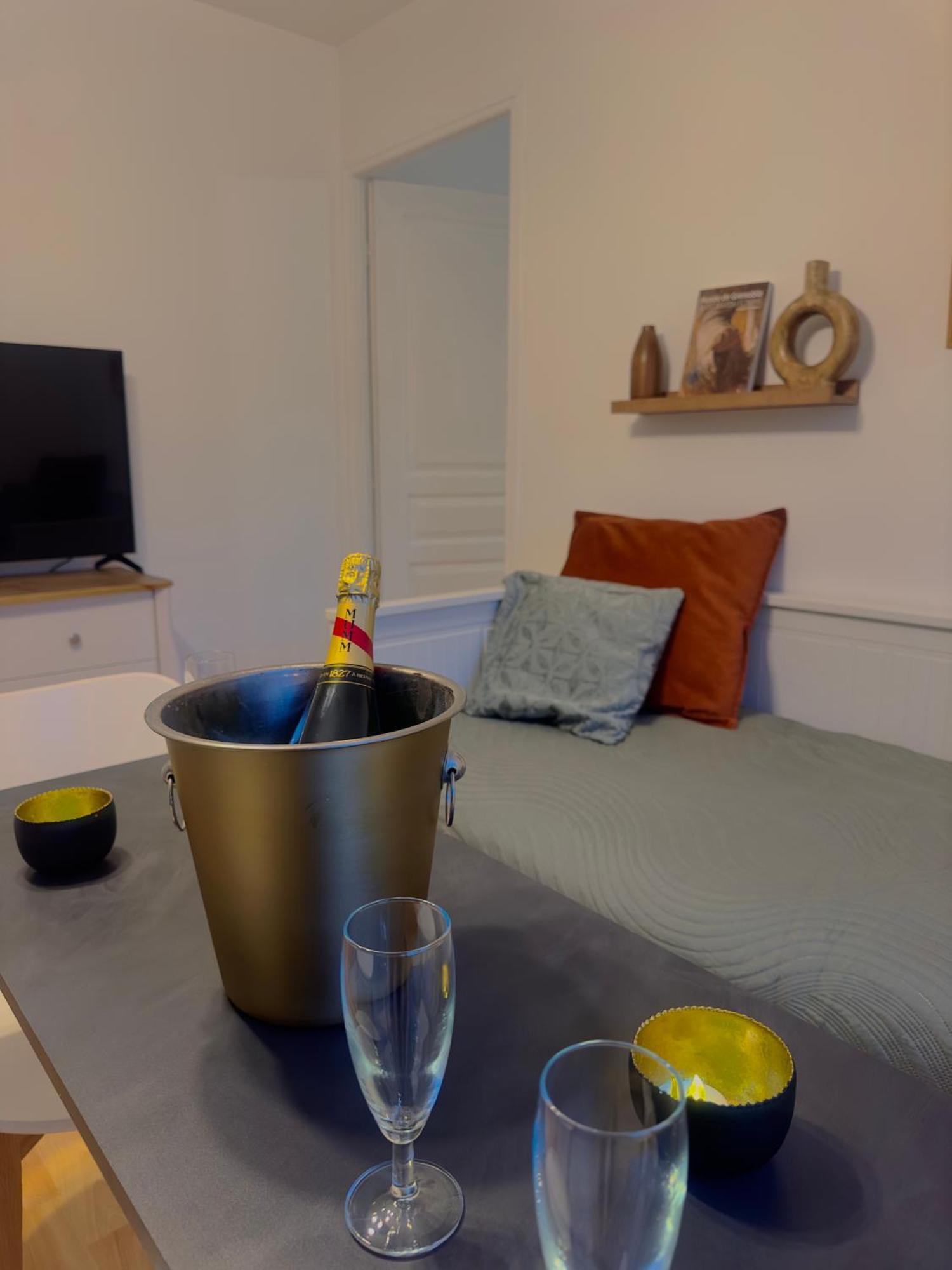 Appartement Chloe Du Lac Montferrat  Exteriér fotografie